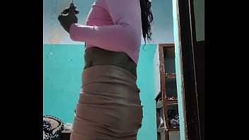 Preview 1 of Sister Show Boobs To Brother - Moviendo mi culito bien sexy y provocativamente