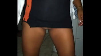 Preview 2 of Pandorakaaki Pinay Sex Videos - ESPOSA SEM CALCINHA SE EXIBINDO NO BAR