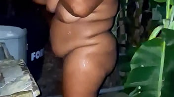 Preview 2 of Rf Nurs Saxsy Video - evangelica da favela toma banho de mangueira na viela,  no ano novo