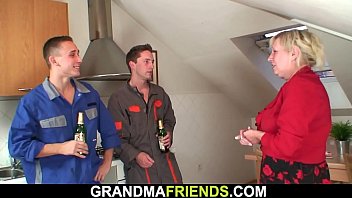Preview 3 of Xxxxvdo Download - Busty takes two cocks from both ends