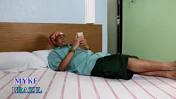 Preview 1 of Yui Mina - Esposa Cheia de Tes&atilde_o Deixa Marido Cornudo e Vai Foder Com Dois Marmanjos Roludos