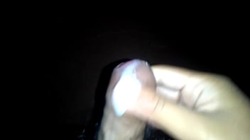Preview 2 of Beautiful Boob - Masturbandome rico en la cama y sacando lechita