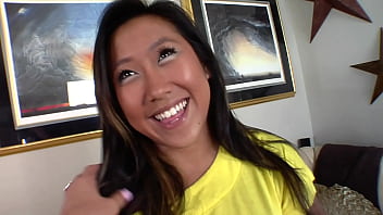Preview 1 of 3gpking Ibu Hamil 9 Bulan - Asian Mom Sucking big cock