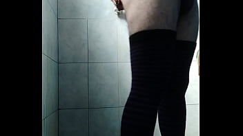 Preview 1 of Chubby Madam - Masturb&aacute_ndome con medias