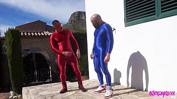 Preview 1 of Desvirjando - King Spandex Vs Lycra Lord