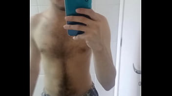 Preview 1 of Huge God - Novinho se exibindo