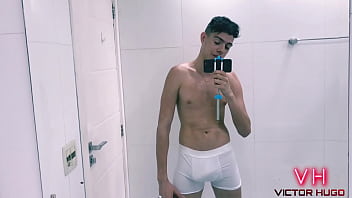 Preview 1 of Ladyboy Water Jet Masturbation - TOMANDO BANHO DE CUECA BRANCA