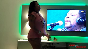 Preview 2 of Dutch Iranian - Na noite de Halloween eu s&oacute_ quero dan&ccedil_ar