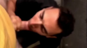 Preview 2 of Rong Hol Xxc - Suce la grosse bite d&rsquo_ un inconnu dans la rue