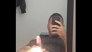 Preview 2 of Public Cumshot Unaware - S&oacute_ na punheta