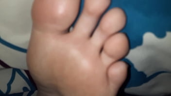 Preview 2 of Xxxxvido Com - Sexy toes for not long enough