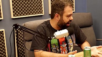 Preview 2 of Mom Flashing Son In Kitchen - Flow Podcast #04 | Primo Panda e Andr&eacute_ Meister pt.2