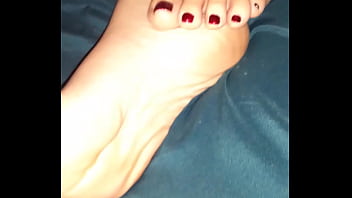 Preview 1 of Amercan Gairl - s. sexy white toes