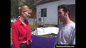 Preview 1 of Sunny Leone Xnxx New Videos 2019 - y. boy persuades a refined businesswoman to fuck on the couch