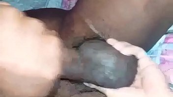 Preview 1 of Uk Dogging Wife - tchelo puto e sua m&atilde_o boba nos rol&atilde_o na pegada