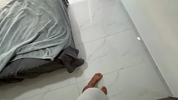 Preview 1 of Milf Nikki Feet - le doy una rica follada a mi rica hermanastra bajo las cobijas mientras nos dejan solos nuestros padrastros