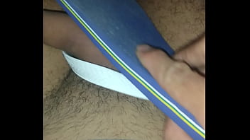 Preview 2 of Wap Phim Sex Top1 Hay - Esfregando o pau mole nas Havaianas do amigo