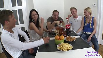 Preview 1 of Local Sexxy Porn Movies - Un pranzo tra amici si trasforma in una fantastica orgia tra cazzi e fiche