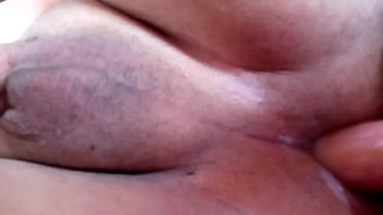 Preview 1 of Giabee Dorm Show - Brincando no cuzinho