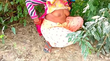 Preview 4 of Porn Video Xxy 18 Years Collige - Indian Aunty Outdoor Caught