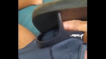 Preview 2 of Bokep Serius - Gozando no chinelo Ride esquerdo