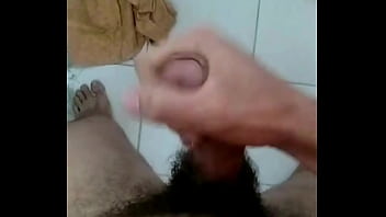 Preview 4 of Nun Jain - Punhetando gostoso no banheiro