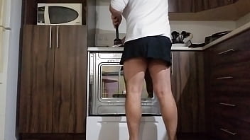 Preview 2 of Xvideo Himdi - Je film dans la cuisine avec sa mini-jupe
