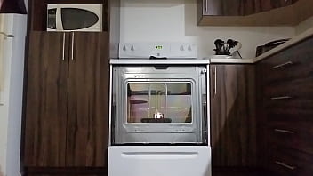 Preview 3 of Xvideo Himdi - Je film dans la cuisine avec sa mini-jupe