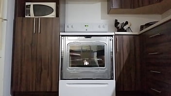 Preview 1 of Xvideo Himdi - Je film dans la cuisine avec sa mini-jupe