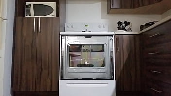 Preview 4 of Xvideo Himdi - Je film dans la cuisine avec sa mini-jupe