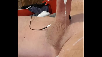 Preview 3 of Vigiando A Tia - handsfree cumshot