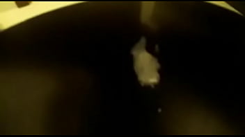 Preview 2 of Indian Fucks Bwc - Novinho deu leitinho no vaso