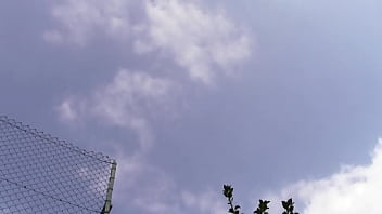 Preview 3 of Japanese Sissies - Maschio italiano passeggia nudo davanti e dietro all&#039_aperto in pubblico con sborra su mani e gambe!