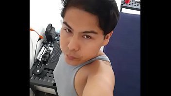 Preview 3 of Old Dried Up Tits - Lindo jovencito posando sexy