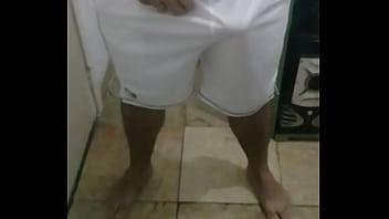 Preview 2 of Indian Boy Xxxcom Download - Dotado de pau duro na bermuda