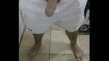 Preview 4 of Indian Boy Xxxcom Download - Dotado de pau duro na bermuda