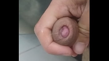 Preview 1 of Indian Girl Saxx Move - Felipe Nogueira na punheta no banho