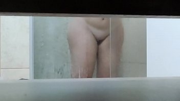 Preview 4 of Porncumgives - Depois de um dia de piscina irm&atilde_o tarado quer ver a marquinha de sua irm&atilde_ gostosa