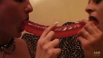 Preview 2 of Dani Daniles Home Fuck - La Punki y la G&oacute_tica se lo montan juntas !!