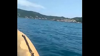 Preview 1 of Kanak Kanak Rogol - Gozando na boquinha da Luna Oliveira no bote em alto mar em Arraial do Cabo - RJ