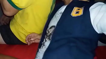 Preview 3 of Lesbian Granny And Young Girl - Tchelo leke mando rol&atilde_o na pegada camisas de futebol