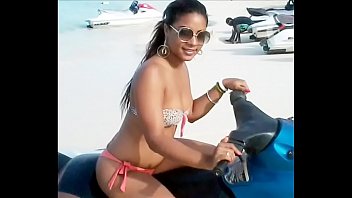 Preview 3 of Gn 1 - A gra&ccedil_a,  a sensualidade,  a beleza da mulher brasileira s&atilde_o coisas de outro mundo - Cap&iacute_tulo 01