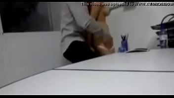 Preview 2 of Iden Video Xxxx - Traindo o marido no trabalho