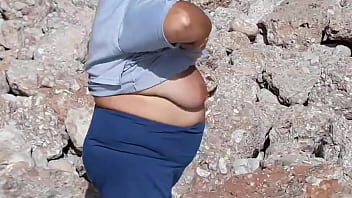 Preview 1 of 1 Temp 04 Infiel Culona Piurana - Strip on the beach. Fat mature wife  undresses on the beach in front of everyone to turn on the voyeurs