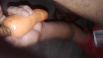 Preview 1 of Bengal Xbrazzerscom - Usando una zanahoria de dildo
