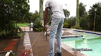 Preview 1 of Vebio Xx Net - Gardener fucks tranny big booty