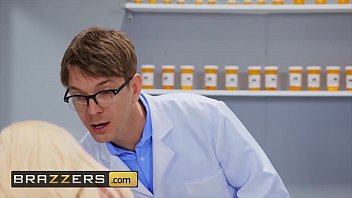 Preview 1 of Sun Fuking In Mom Sleeping Time - Amazing Babe (Kenzie Reeves) With Sexy Body Fucks Her Pharmacy (Markus Dupree) - Brazzers
