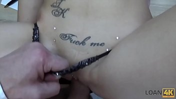 Preview 4 of Sunny Leonne Xxx Video Com - LOAN4K. Une pauvre fille veut diriger son propre salon de tatouage et commence par le sexe