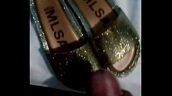 Preview 1 of Negru X Bideo - Gozada na melissa slide dourada