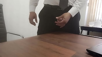 Preview 2 of Office Anal Forced - Esvaziando a mamadeira